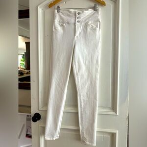 J Brand Stretchy white jeans - perfect for summer ☀️